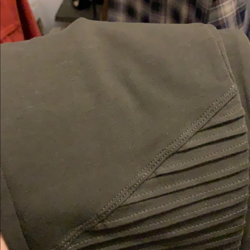 Dark Olive Highwaist Moto Leggings - Picture 5 of 5